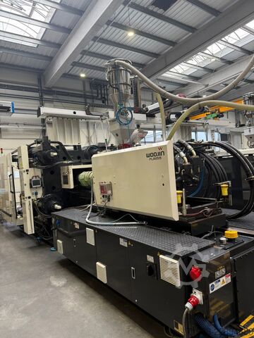 Injection molding machine Woojin DL650S