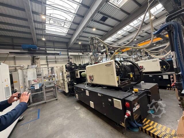 Injection molding machine Woojin DL650S