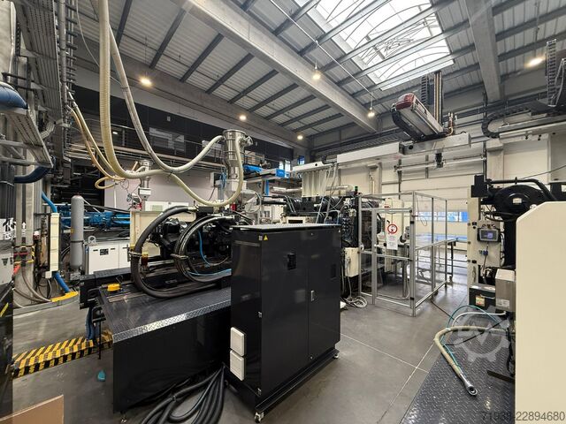 Injection molding machine Woojin DL650S