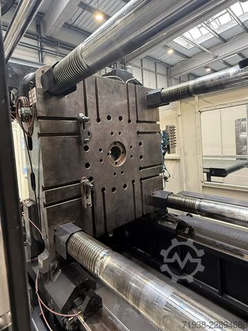 Injection molding machine Woojin DL650S