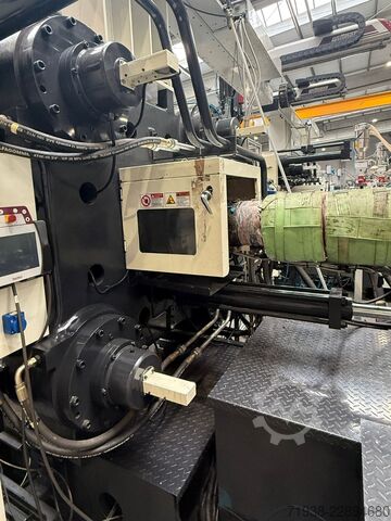 Injection molding machine Woojin DL650S