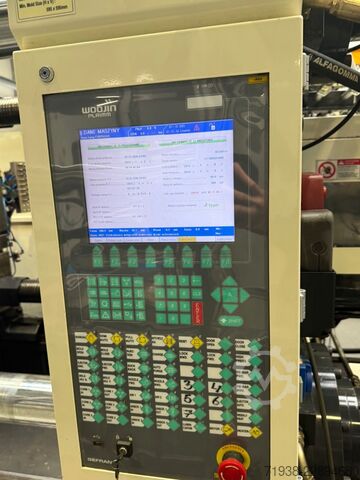 Injection molding machine Woojin DL650S