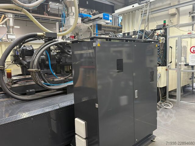 Injection molding machine Woojin DL650S