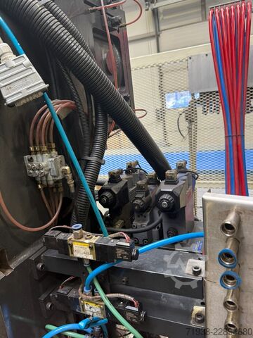 Injection molding machine Woojin DL650S