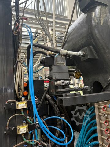 Injection molding machine Woojin DL650S