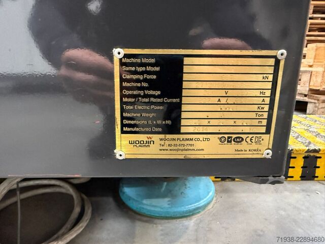 Injection molding machine Woojin DL650S