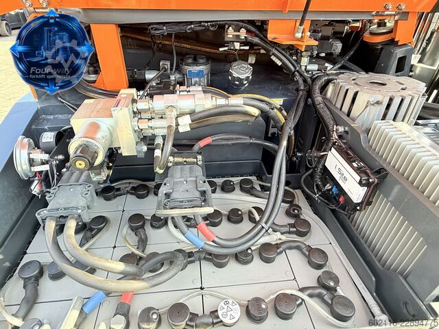 4-way forklift Combilift CBE2500 TRIPLEX 4900 POSITIONER CABIN