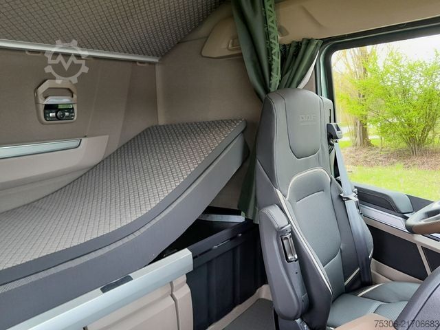 Standard tractor unit DAF FT XG+ 530