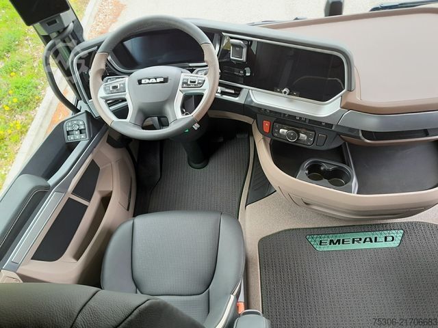 Standard tractor unit DAF FT XG+ 530