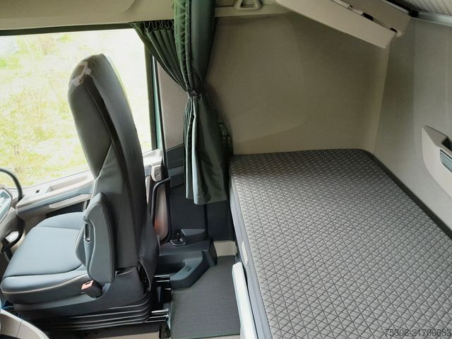 Standard tractor unit DAF FT XG+ 530