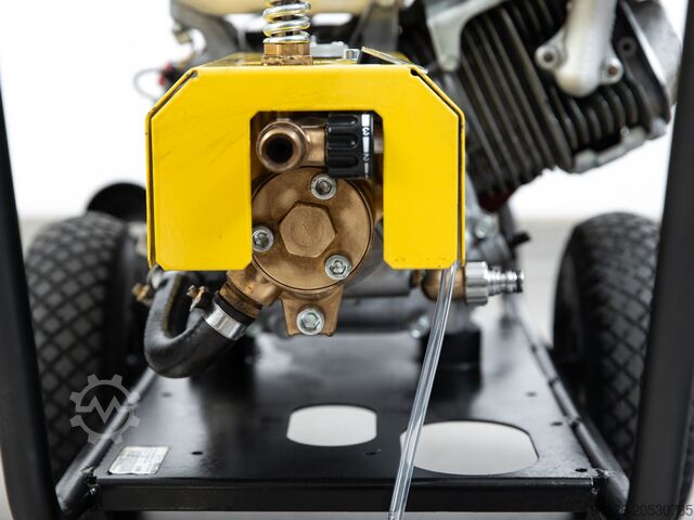 Pressure Washer Karcher HD 1050 B HONDA Kärcher HD 1050 B - HONDA GX390, 200bar, 930l/h