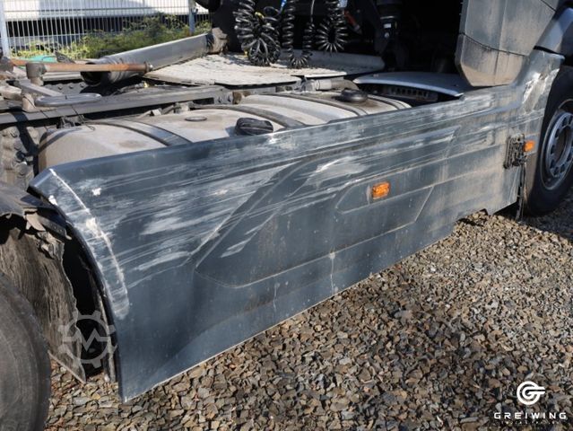 Standard tractor unit DAF XG 480 FT UNFALL