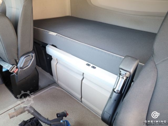 Standard tractor unit DAF XG 480 FT UNFALL