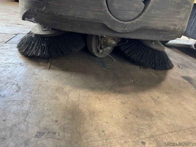 Ride On Sweeper Nilfisk SR1000S