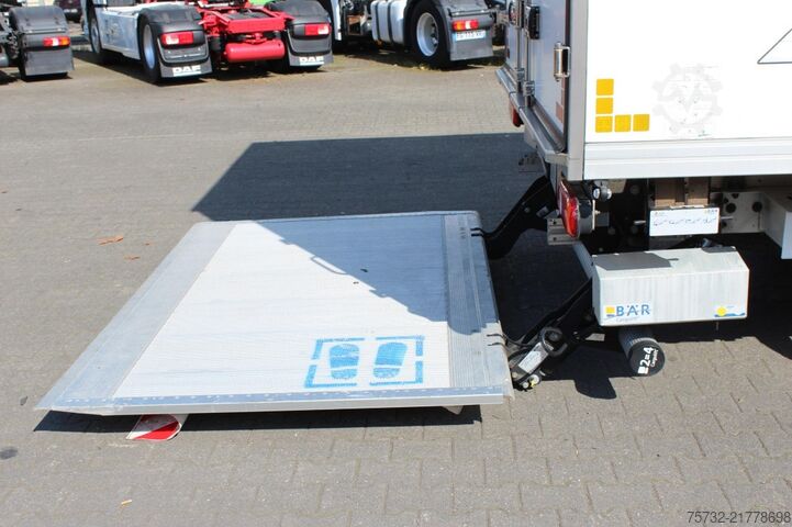 Refrigerator body van Renault Master CX 300 Tiefkühlkoffer 3-Sitze Türen+LBW
