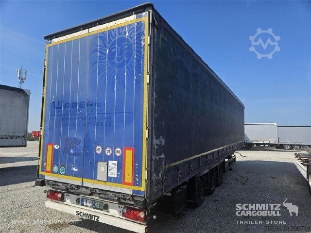 Auflieger mit Pritsche & Plane Schmitz Cargobull Semitrailer Curtainsider Mega