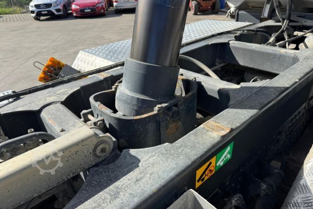 Tipper truck MERCEDES-BENZ Arocs 4151 8x4 Moser