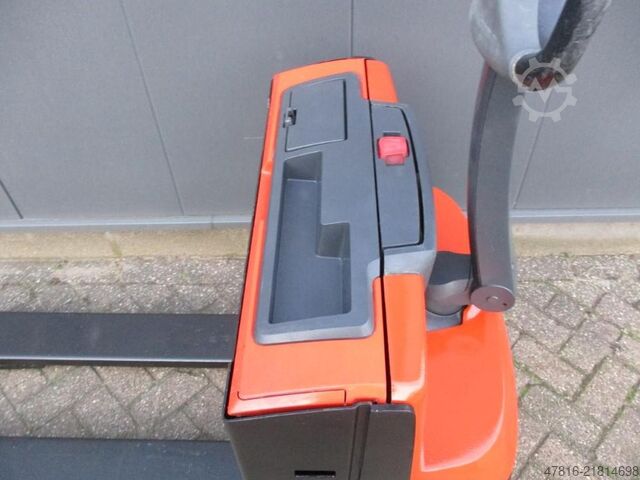 Pallet truck TOYOTA LWE160