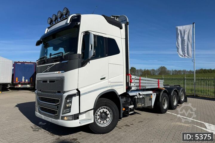 Timber transporter Volvo FH16 750 Globetrotter XL, Euro 6, 8x4 / Hydraul...