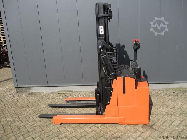 High lifting pallet truck TOYOTA RWE120