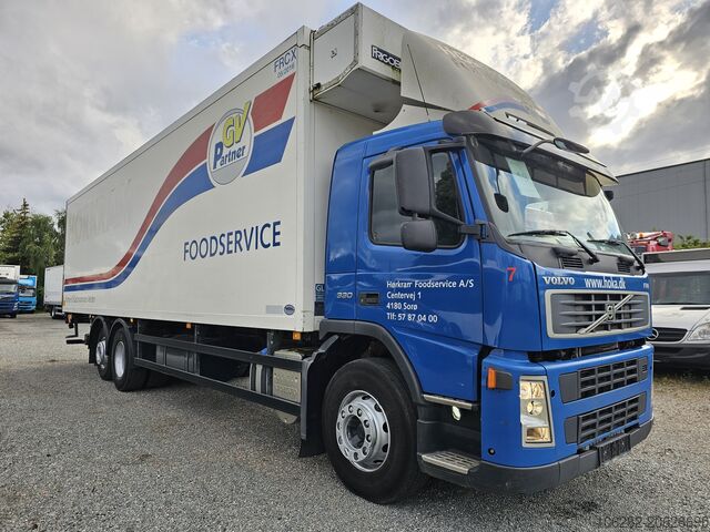 Truck with refrigerated box VOLVO FM330 6x2 FRIGOBLOCK Multizone Lenk u. L