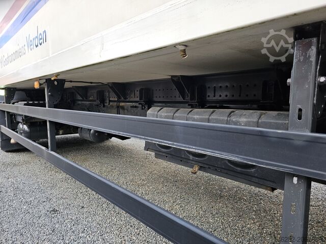 Truck with refrigerated box VOLVO FM330 6x2 FRIGOBLOCK Multizone Lenk u. L