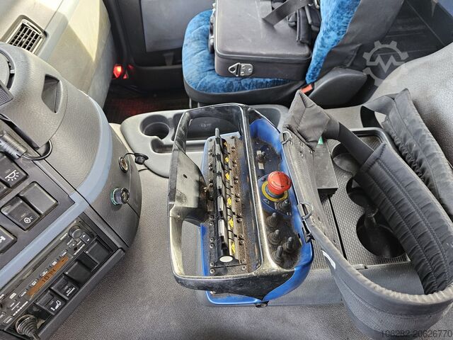 Three-way tipper truck Volvo FM9 340HP Kran FASSI F95A.24 Blatt/Blatt