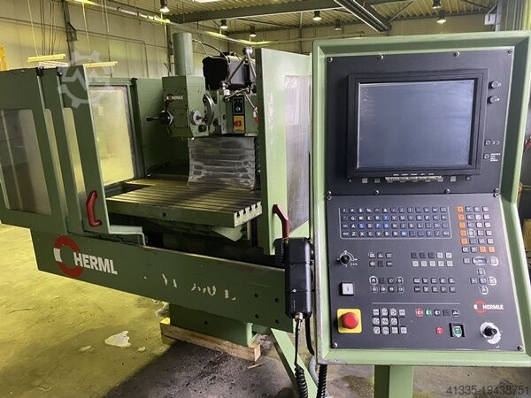 Milling machine HERMLE UWF 900 E