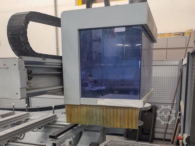 Bearbeitungszentren mit Konsolentisch WEEKE BHC 500