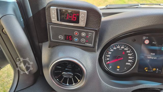 Minibus MERCEDES-BENZ 519  Allrad 4 x 4 Lagerfahrzeug Stock 20 Sitzer