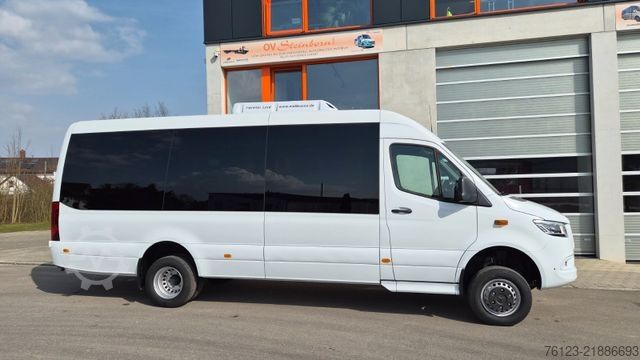 Minibus MERCEDES-BENZ 519  Allrad 4 x 4 Lagerfahrzeug Stock 20 Sitzer