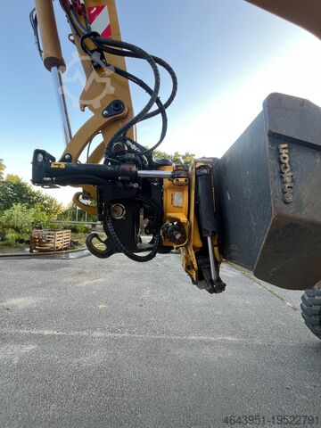 Mobile excavator / crawler excavator / Engcon / tiltrotator Hydrema MX 17