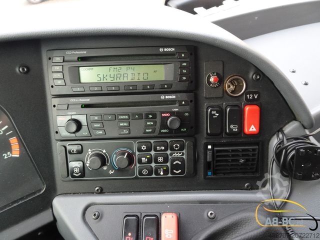 Motor coach MERCEDES-BENZ Tourismo RHD - 52 Sitze EURO 6