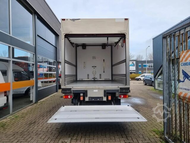 Refrigerated/freezer transport DAF LF 220 Kuhlkoffer/Carrier Supra 850MT / LBW/ EU...
