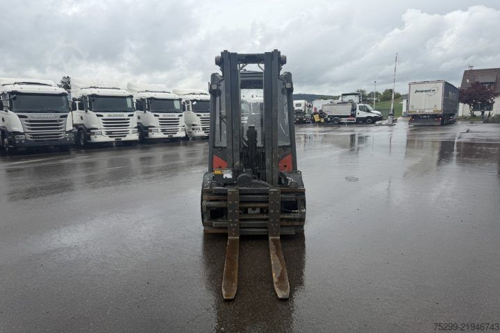 Gabelstapler  H30D-02 Stapler /  Swiss-Vehicle