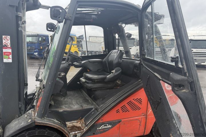 Gabelstapler  H30D-02 Stapler /  Swiss-Vehicle