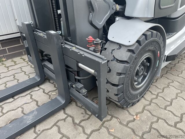 Electric 4-wheel forklift STILL RX60-25 | Neue Bereifung vorne | 4K Joystick