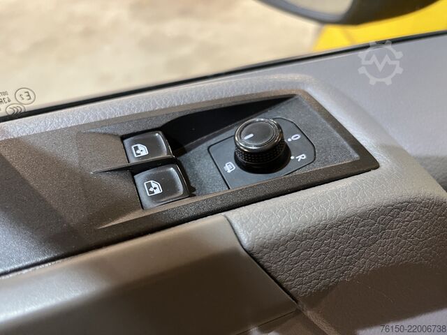 Panel van Volkswagen Crafter 35 2.0 TDI L3H2 140 PK / Euro 6 / 3.000...