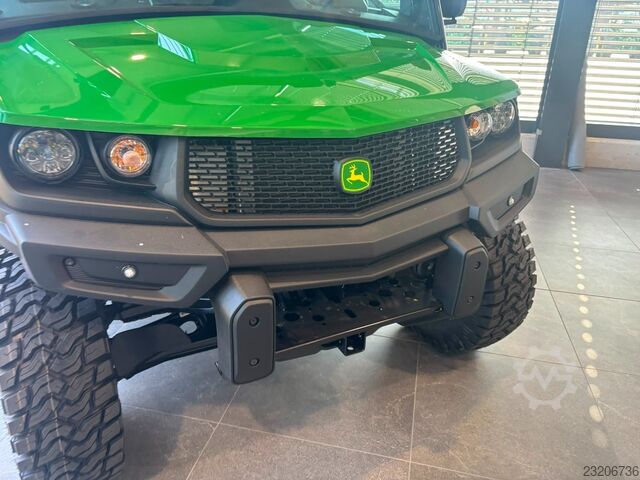 John Deere Gator XUV875M *Diesel* John Deere Gator XUV875M *Diesel*