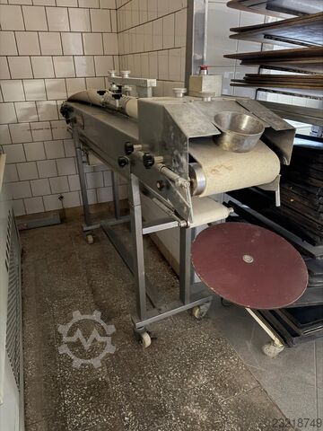 Maschine zur Herstellung von Brezeln oder Bagels  