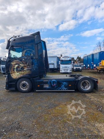 Standard tractor unit RENAULT T520 High Edition Show Truck Vollausstatt.