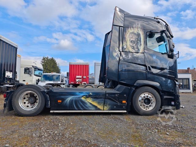 Standard tractor unit RENAULT T520 High Edition Show Truck Vollausstatt.