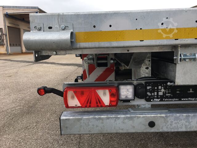 Open semitrailer Fliegl 3-Achs Plateau Sattel SDS 380 Mega