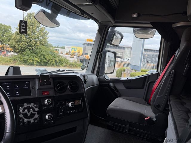 Hazardous materials truck RENAULT T 480
