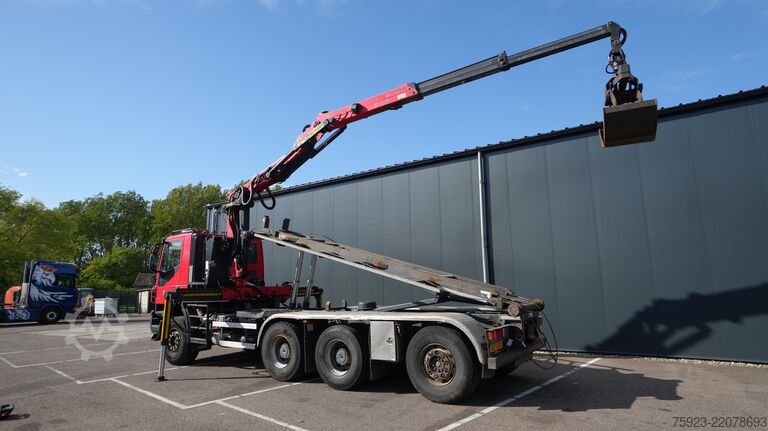 Crane truck Iveco Trakker 410 8x4 Cable system with Crane