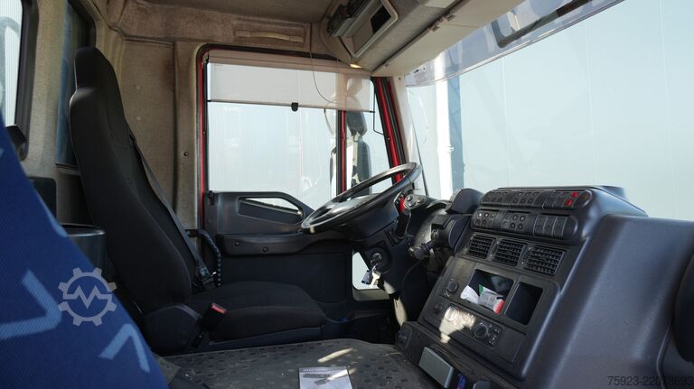 Crane truck Iveco Trakker 410 8x4 Cable system with Crane