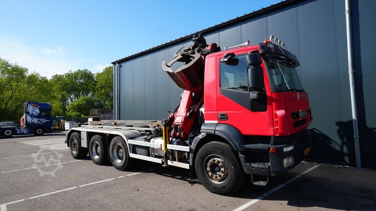 Crane truck Iveco Trakker 410 8x4 Cable system with Crane