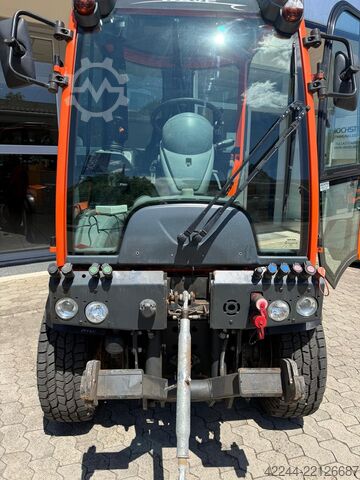 Municipal vehicle / implement carrier Holder C270