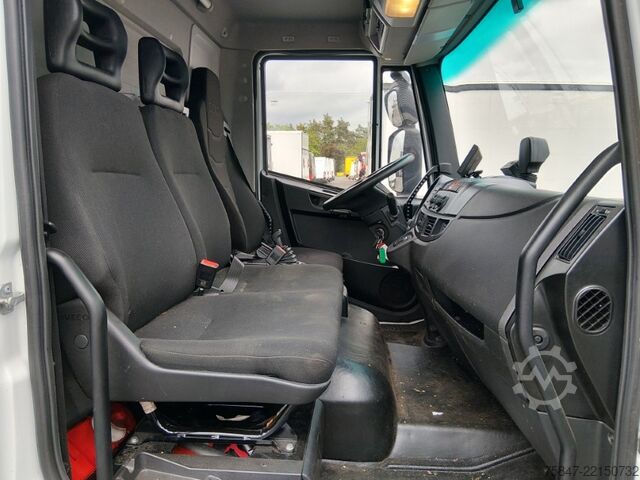 Box truck Iveco EuroCargo ML 75 E 19/P LBW Türe im Koffe