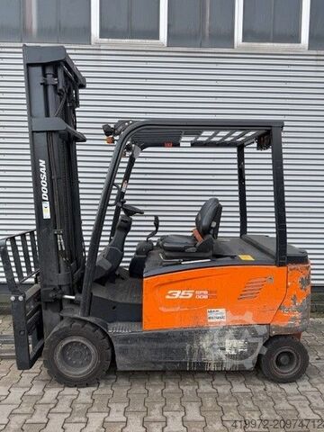 Electric 4-wheel forklift Doosan B35X-7